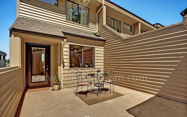 Building Photo - View Townhome Overlooking Genesee Park, Private Patio, Decks & Garage Parking