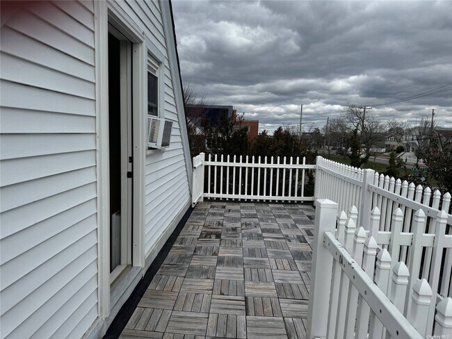 Building Photo - 465 Lindell Blvd