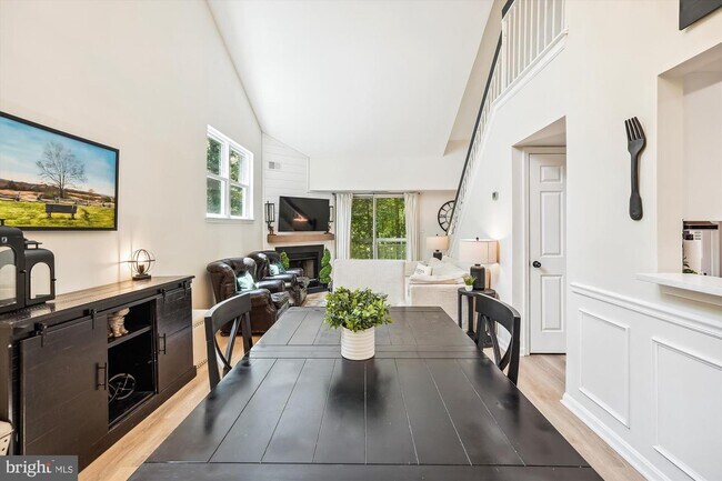 Foto del edificio - 5803 Orchard Hill Ct