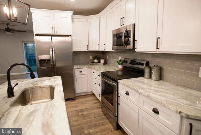 Foto del edificio - Cozy Renovated Rancher with Finished Basem...