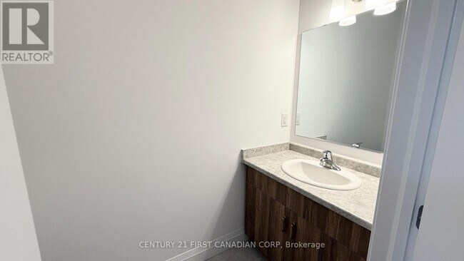 Photo du bâtiment - 6981 Heathwoods Ave