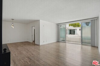 Building Photo - 930 3rd St