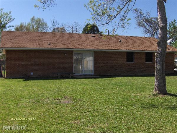 Building Photo - 7500 Madison Dr