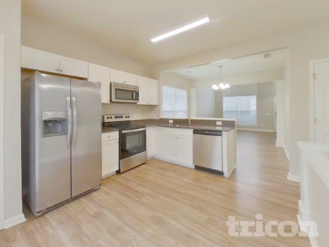 Building Photo - 2521 Wingdale Dr