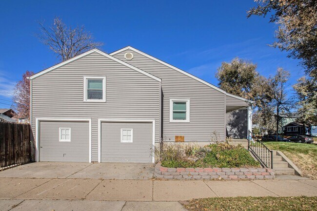 Foto del edificio - 4Bed/2Bath home with newly renovated basem...