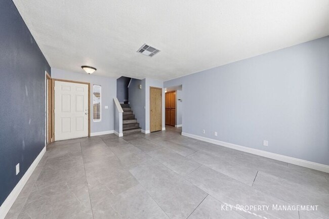 Foto del edificio - 3649 N Veneer Ln