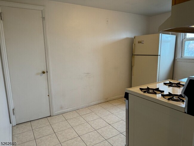 Building Photo - 52 Stover Ave