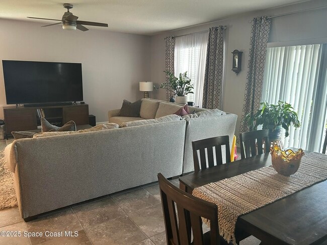 Building Photo - 165 Sorrento Dr