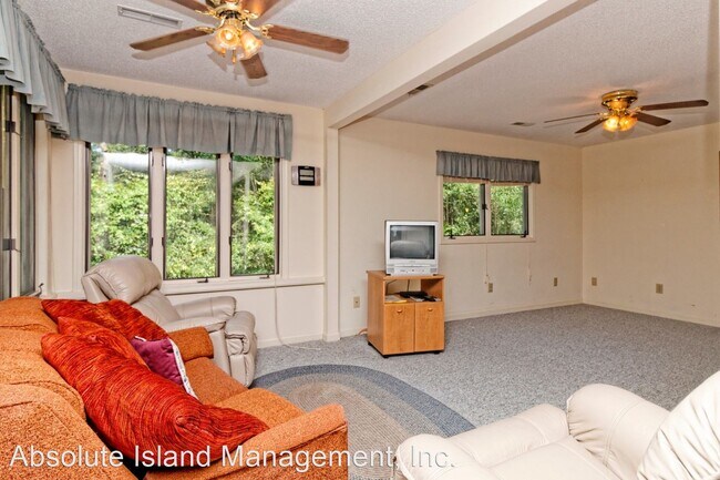 Building Photo - 2 br, 1 bath House - 19 Triangle Road
