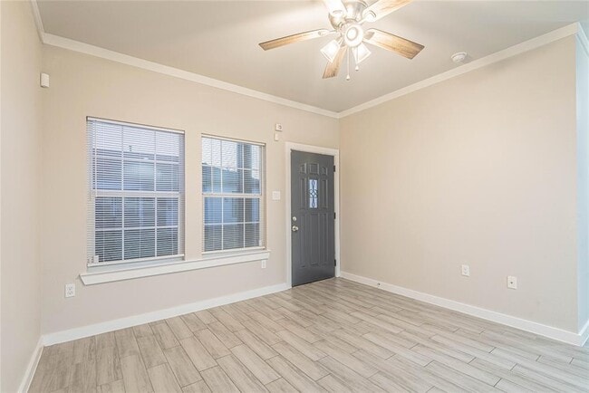 Foto del edificio - 8119 Autumn Ln
