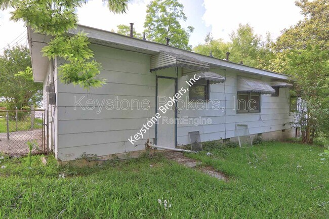 Building Photo - 3495 Charleston Cir