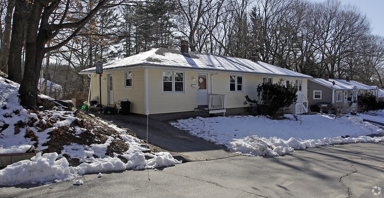 83 Moore Ave, Worcester, MA 01602 Apartments in Worcester, MA