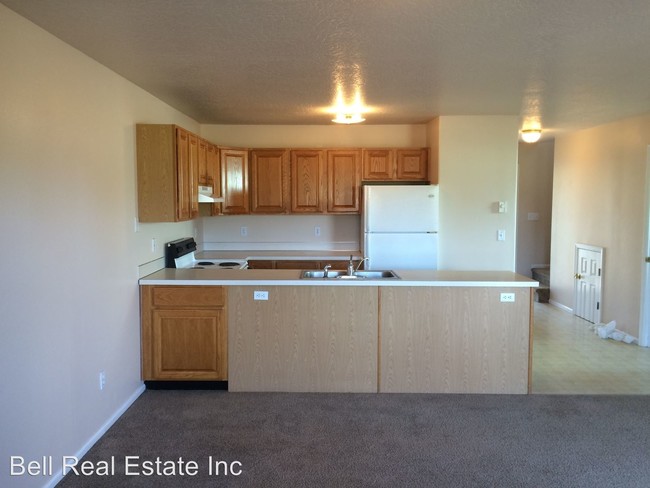 Building Photo - 674 N Cloverleaf Loop