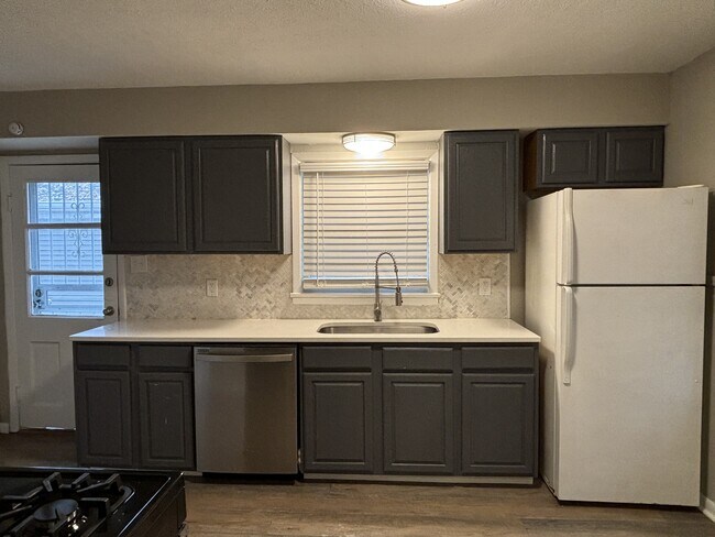 Foto del edificio - 4414 Kingsley Dr