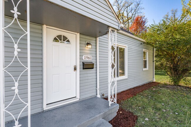 Foto del edificio - 1961 Dartmouth Ave