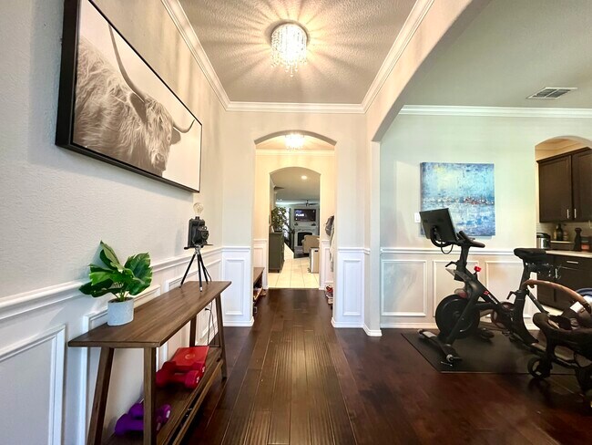 Foto del edificio - 2432 Whispering Pines Dr