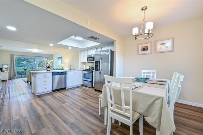 Foto del edificio - 240 Pebble Beach Blvd