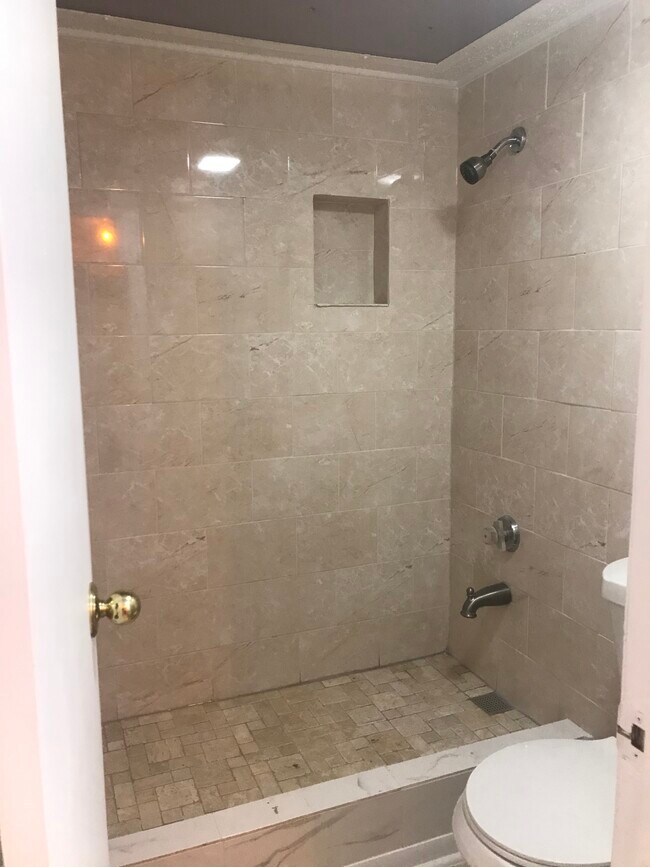 Foto del edificio - 18333 Roehampton Dr