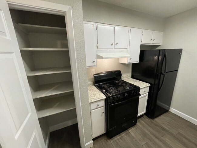 Foto del edificio - Two bedroom, 1 bathroom apartment