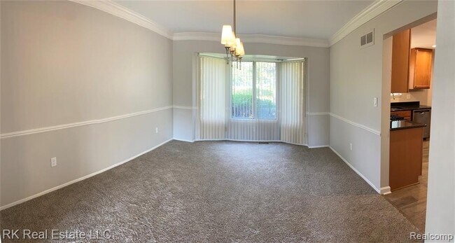 Building Photo - 494 Rolling Green Cir S