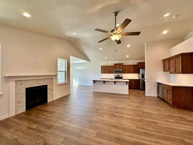 Building Photo - New Build Model Home for Rent Now in Hadle...