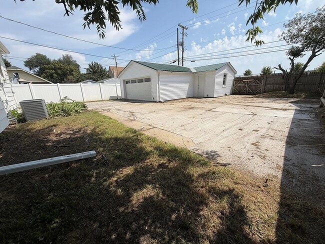 Building Photo - 3131 Ave A