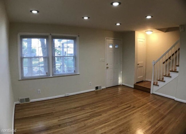 Building Photo - 3 br, 1.5 bath Townhome - 4522 Marble Hall Rd