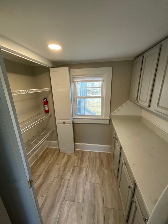 Building Photo - 603 Poplar Ave