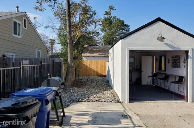 Foto del edificio - 2 br, 1 bath House - 4420 Parker Ave