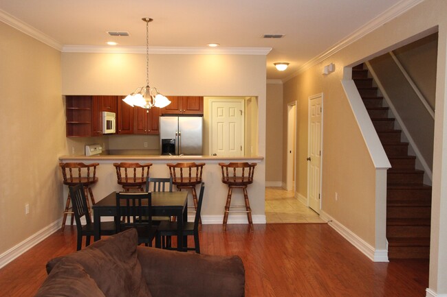 Building Photo - 1569 Crescent Hills Dr