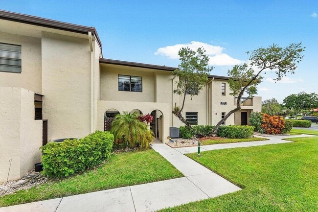 Photo - 8566 Casa Del Lago Townhome