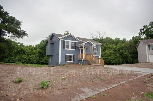 Building Photo - 4724 E 135th St