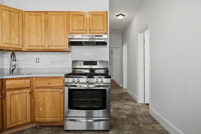 Building Photo - 16 Vreeland Terrace