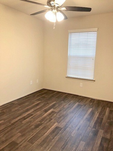 Foto del edificio - 9914 Little Walnut Ln