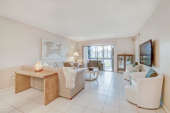 Foto del edificio - 2 br, 2 bath Condo - 6093 Pointe Regal Cir...