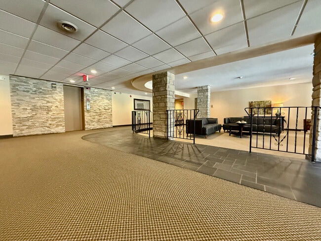 Building Photo - 600 Thames Pkwy