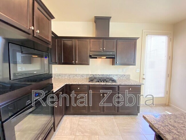 Foto del edificio - 4388 Strathmore Pl
