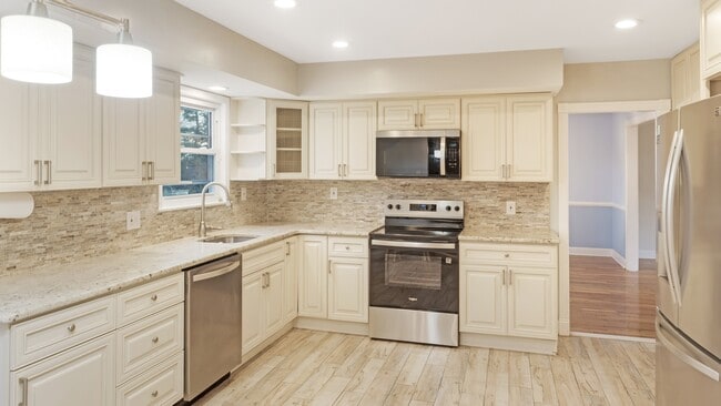 Building Photo - 3210 Kennedy Rd