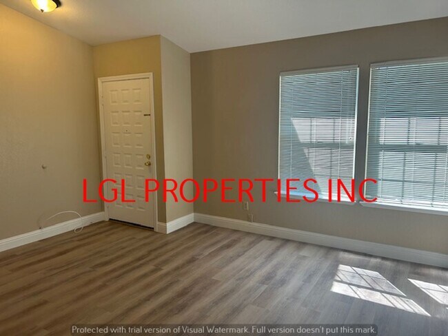 Foto del edificio - Very Nice Roseville 3 Bedroom 2 Bath Home