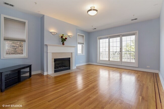 Foto del edificio - 608 Hinman Ave