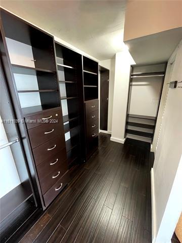 Foto del edificio - 6801 Indian Creek Dr