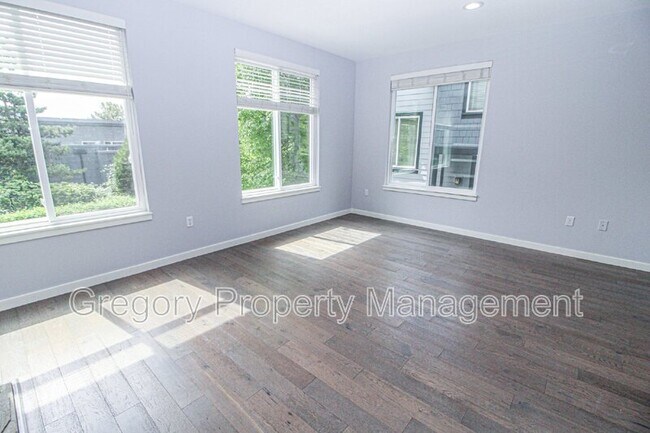 Building Photo - 21236 SE 42nd Ln