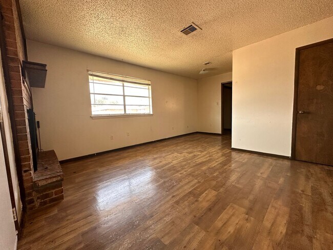 Foto del edificio - 6617 NW Denver Ave