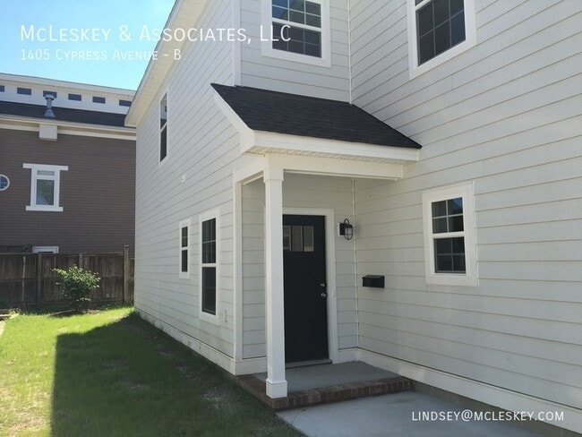 Building Photo - 1405 Cypress Ave