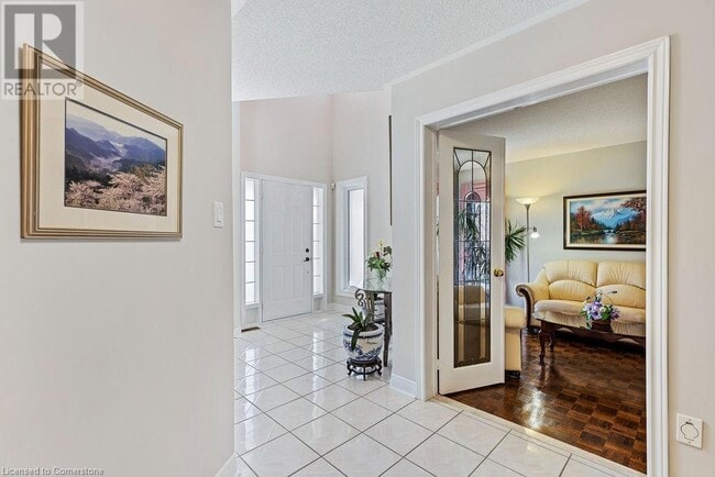 Building Photo - 5100 Fallingbrook Dr