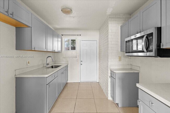 Foto del edificio - 140 NW 198th St