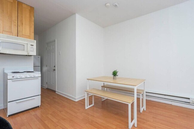 Foto del edificio - Beautiful studio in south st available Aug...