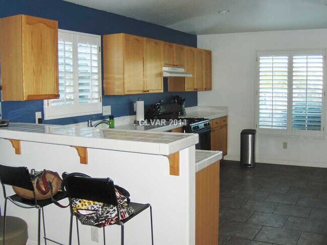 Foto del edificio - 1 story home with 2 car garage in a gated community