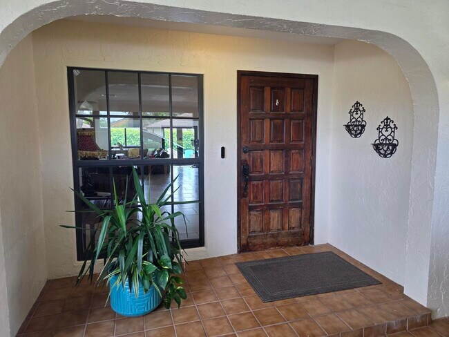 Building Photo - 435 Pine Villa Dr