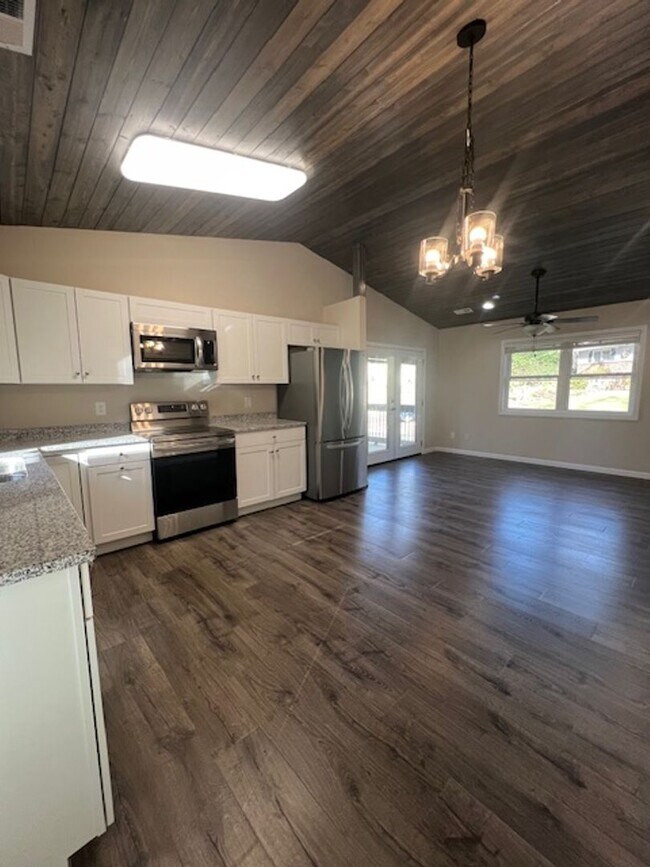 Foto del edificio - Black Mountain Duplex Rental-Fabulous Location!